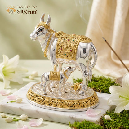 HOA કામધેનુ ગાય વાછરડાં સાથેની ધાતુની મૂર્તિ – ૩ ઇંચ